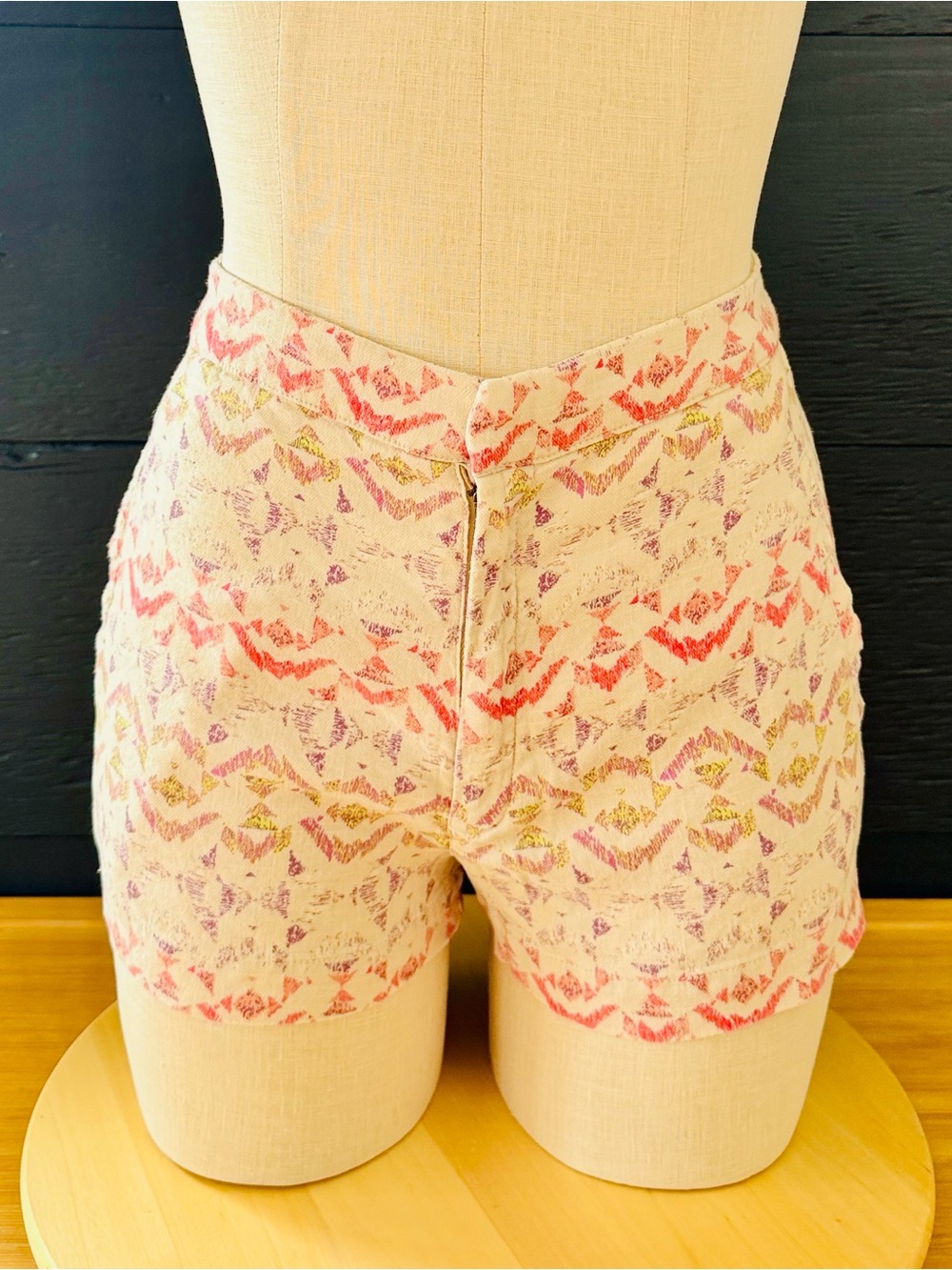 ✨Intimately Free People Print High Waisted Shorts
size 4 guc beautiful print ✨